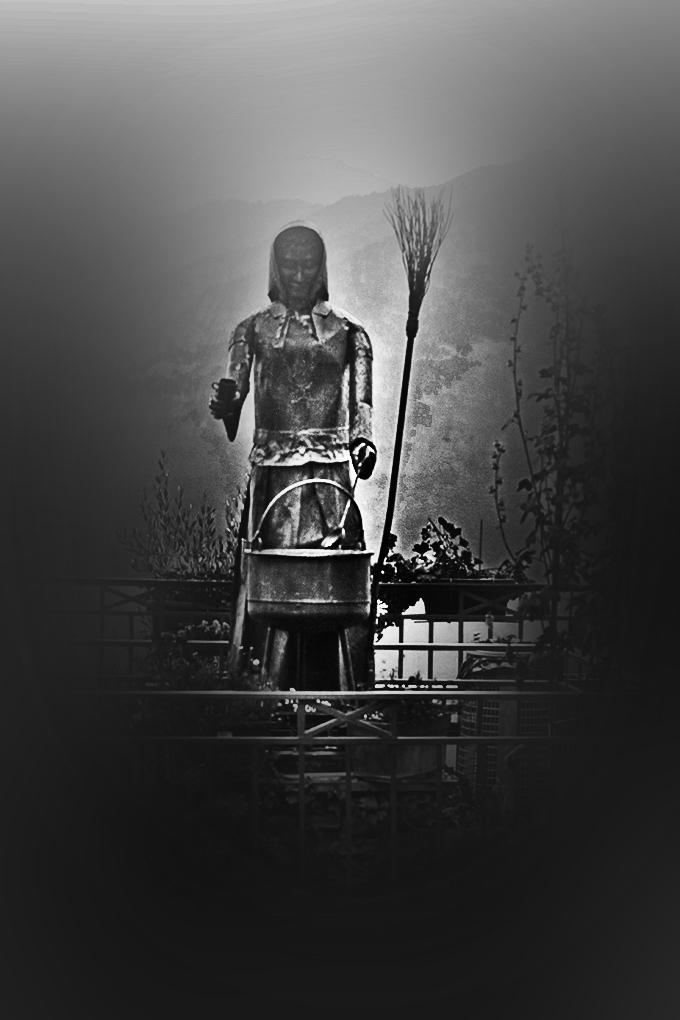 22 - Il monumento alla strega.jpg